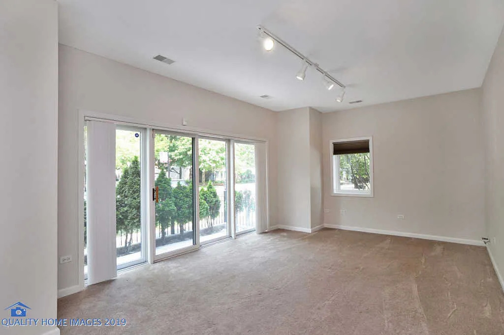 1501 S Prairie Avenue 01