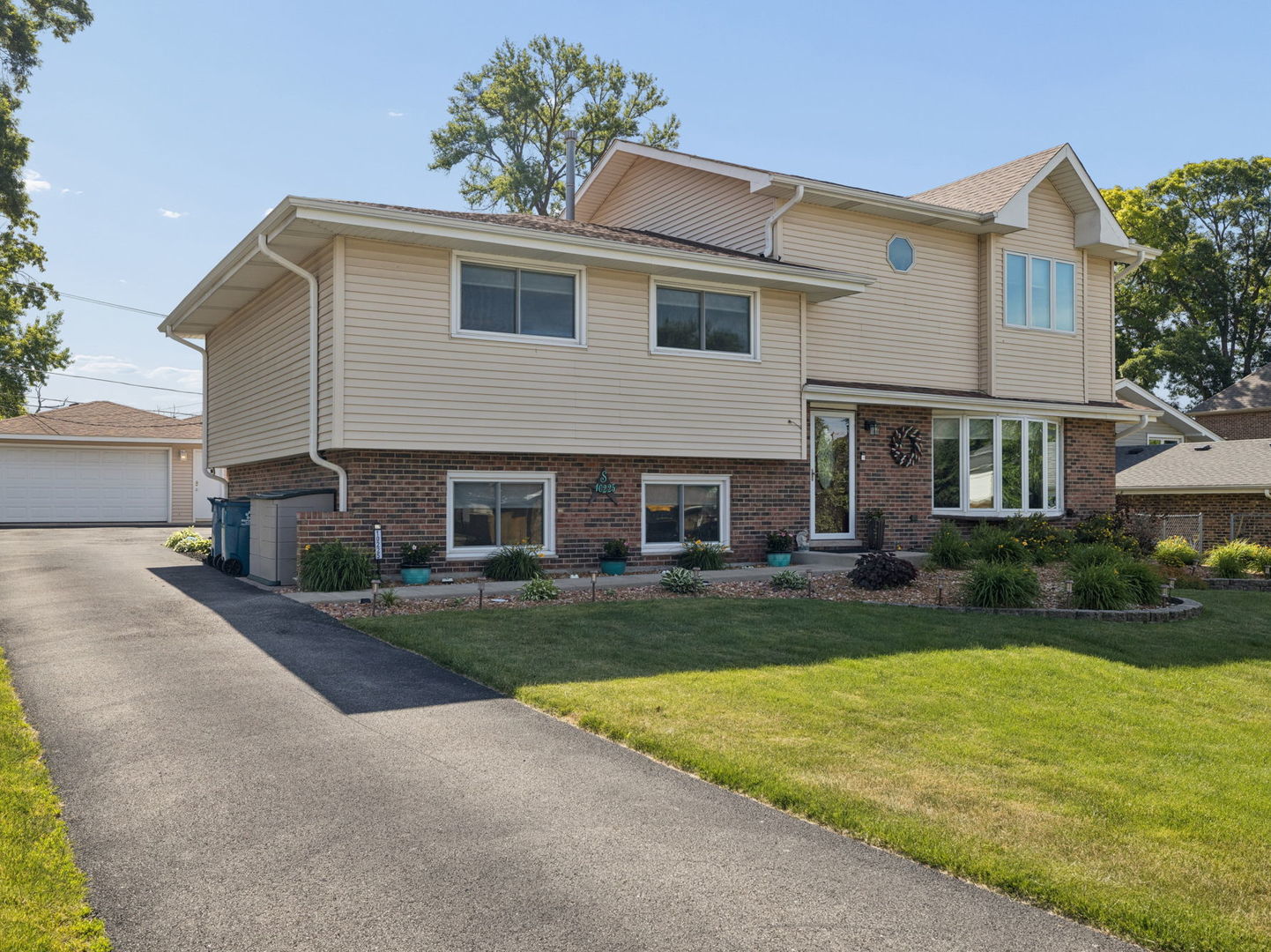 10225 S 86th Court