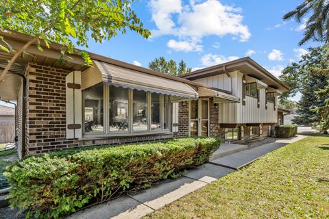Photo of 1750 W Woodland Avenue, Addison, IL 60101 (MLS # 12475855)