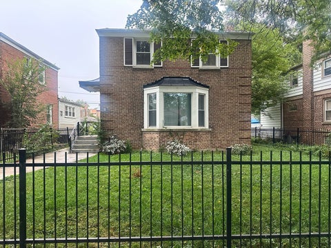 Photo of 9939 S Paxton Avenue, Chicago, IL 60617 (MLS # 12760833)