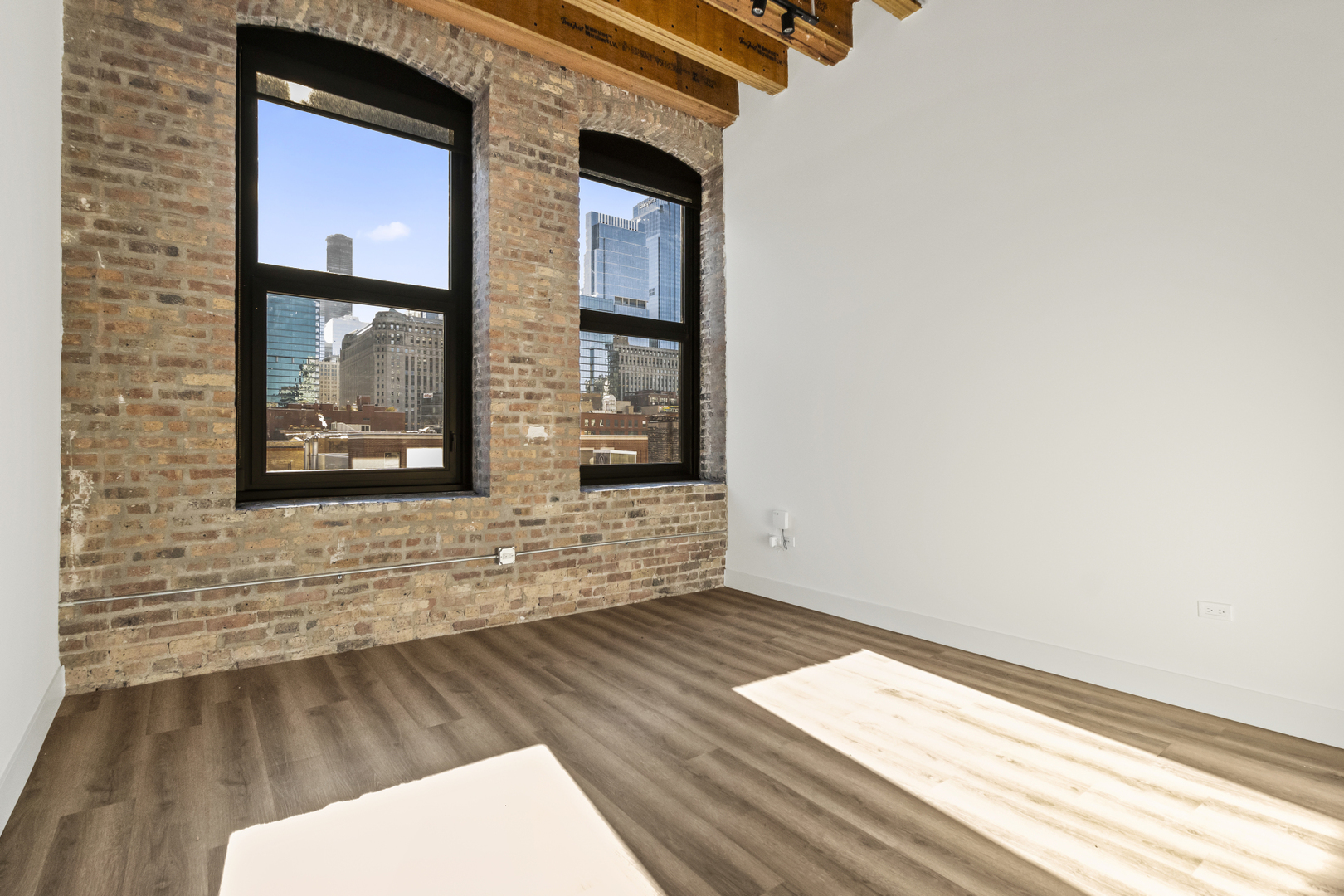 153 W Ohio Street 406