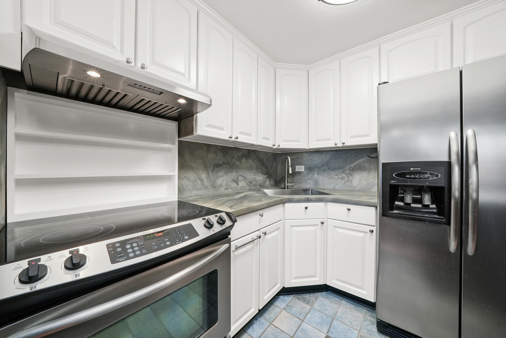 708 W Bittersweet Place 511