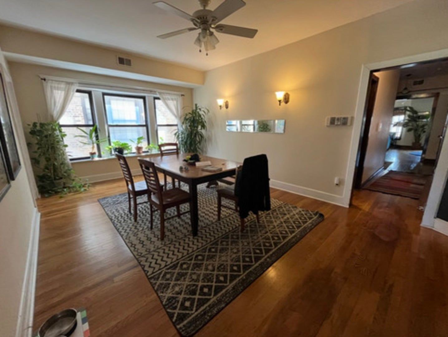 844 W Belle Plaine Avenue 1E