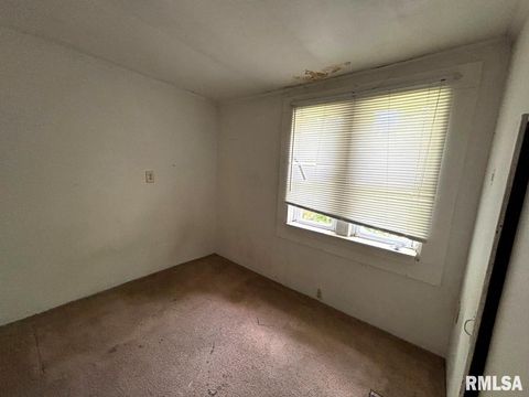 Tiny photo for 314 E HESTER Street, Carbondale, IL 62901 (MLS # EB459522)