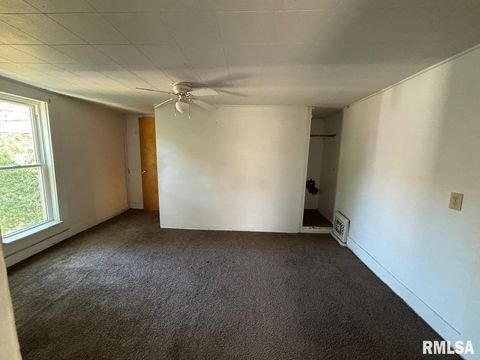 Tiny photo for 314 E HESTER Street, Carbondale, IL 62901 (MLS # EB459522)