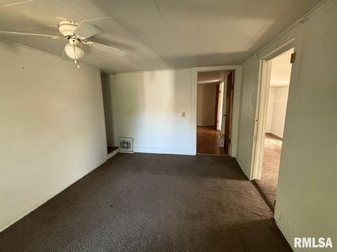 Tiny photo for 314 E HESTER Street, Carbondale, IL 62901 (MLS # EB459522)