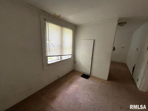 Tiny photo for 314 E HESTER Street, Carbondale, IL 62901 (MLS # EB459522)