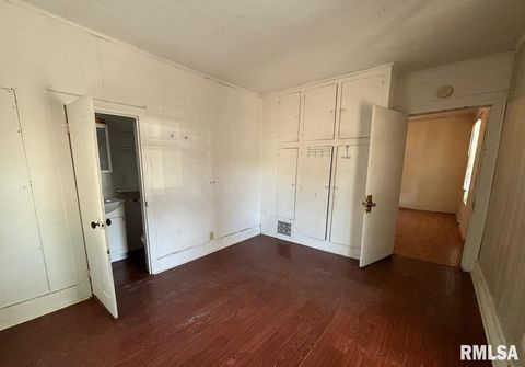 Tiny photo for 314 E HESTER Street, Carbondale, IL 62901 (MLS # EB459522)