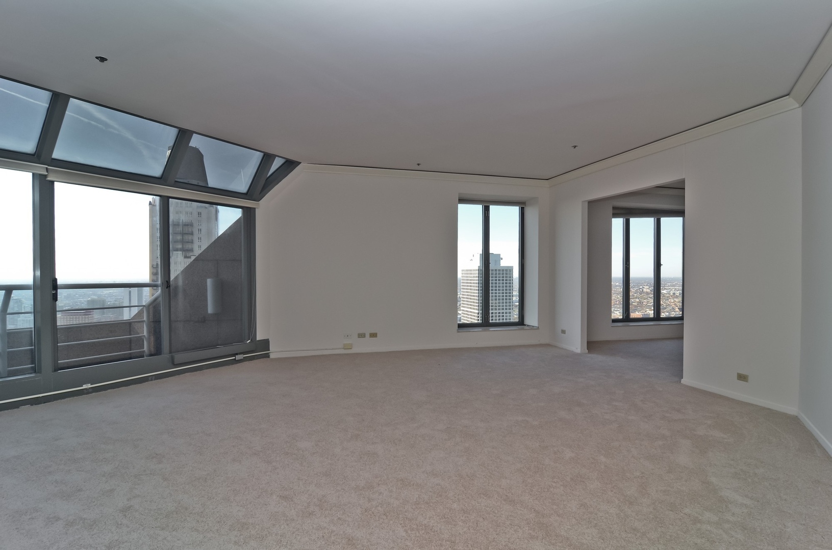 950 N MICHIGAN Avenue 4504