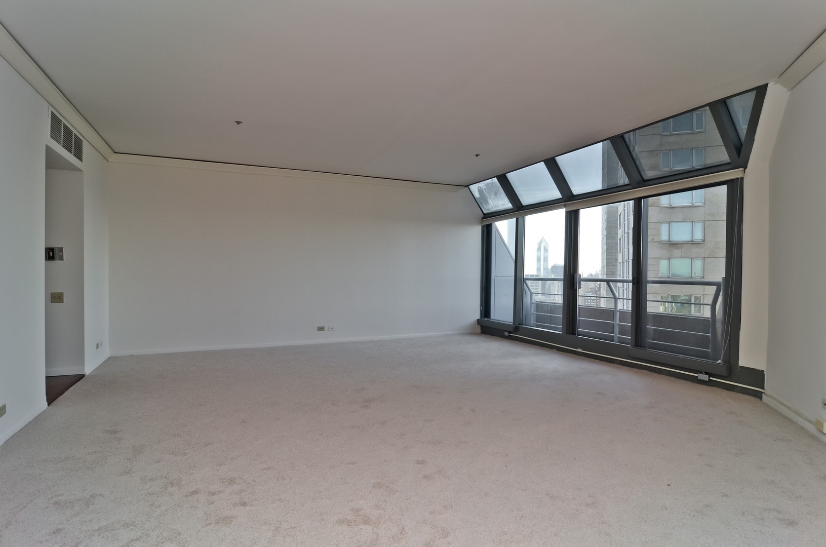 950 N MICHIGAN Avenue 4504