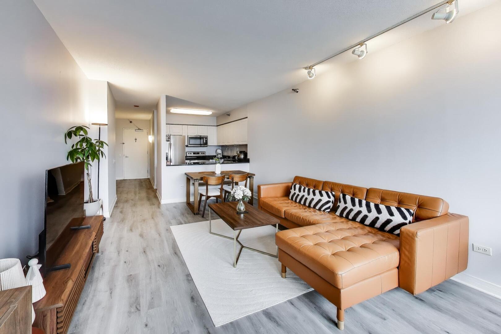 512 N Mcclurg Court 4411