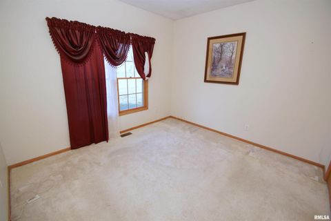 Tiny photo for 5321 FRIENDSHIP Drive, Davenport, IA 52804 (MLS # QC4267756)