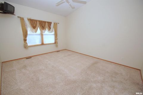 Tiny photo for 5321 FRIENDSHIP Drive, Davenport, IA 52804 (MLS # QC4267756)