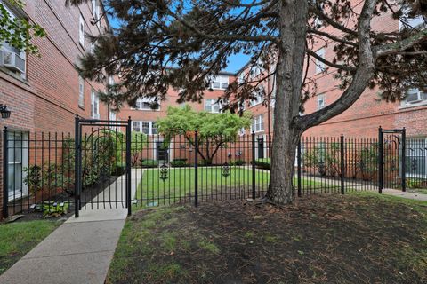 2412 W Farragut Avenue 2B-2422 Chicago IL 60625