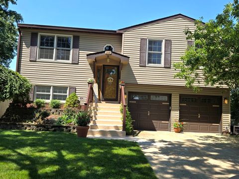 Photo of 109 Commonwealth Drive, Bolingbrook, IL 60440 (MLS # 12442336)