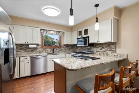Tiny photo for 567 Roxbury Drive, Naperville, IL 60565 (MLS # 12492633)