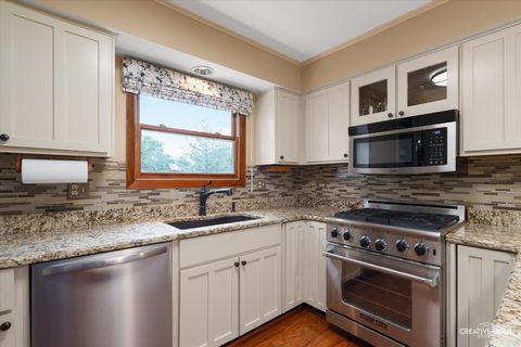 Tiny photo for 567 Roxbury Drive, Naperville, IL 60565 (MLS # 12492633)