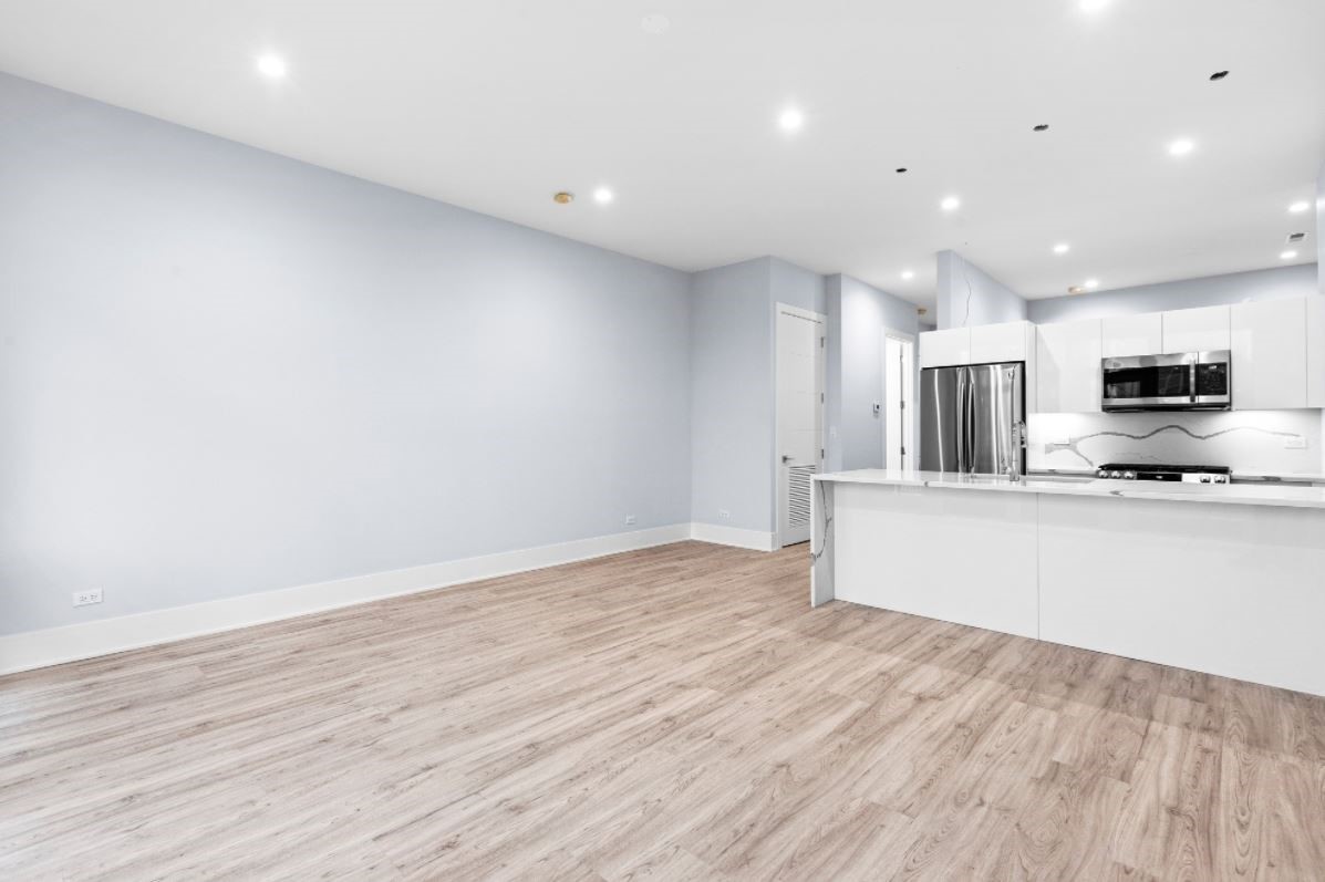 159 W North Avenue 204