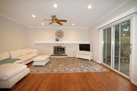 Tiny photo for 1017 Mayfair Drive, Libertyville, IL 60048 (MLS # 12606803)