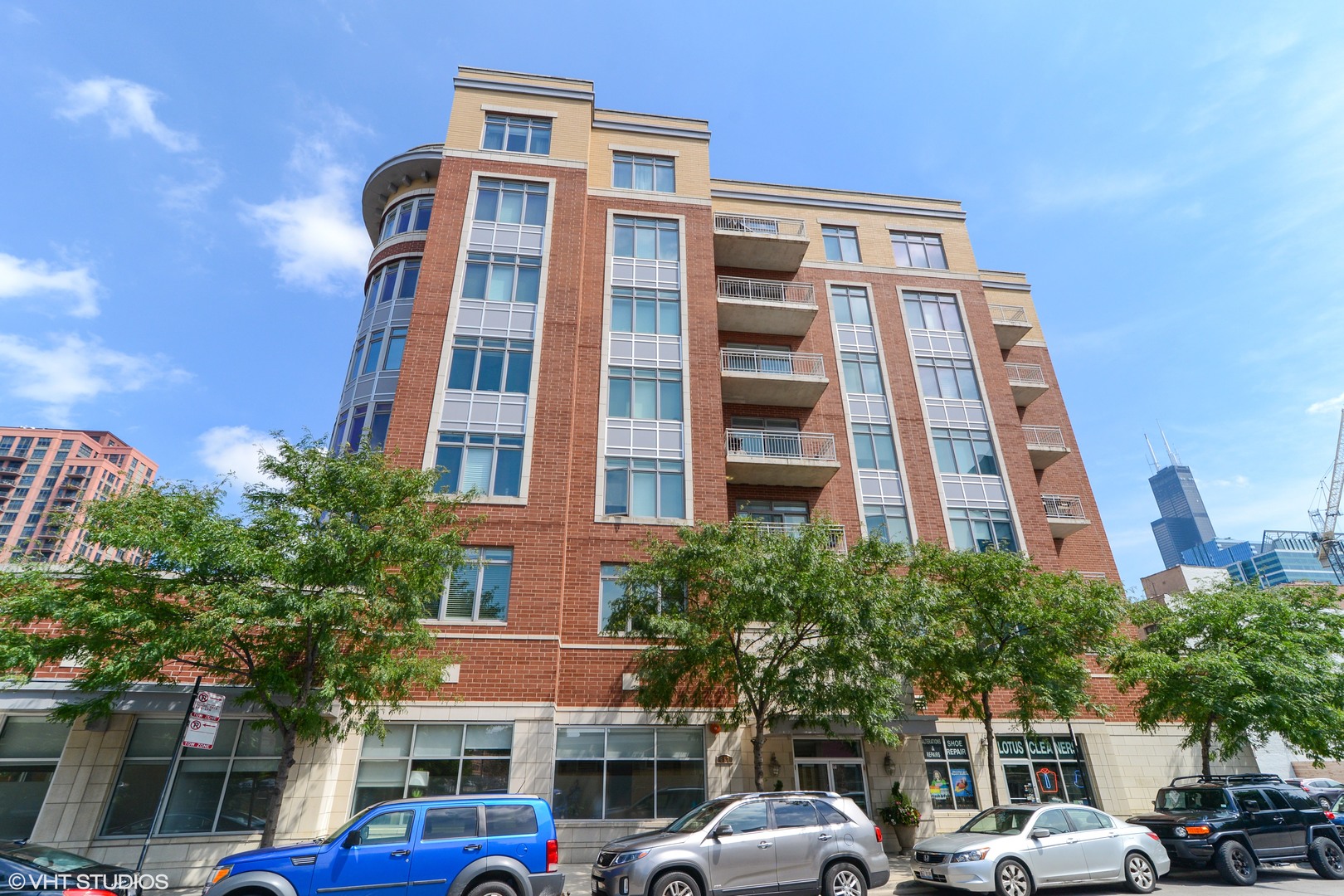 657 W Fulton Street 604