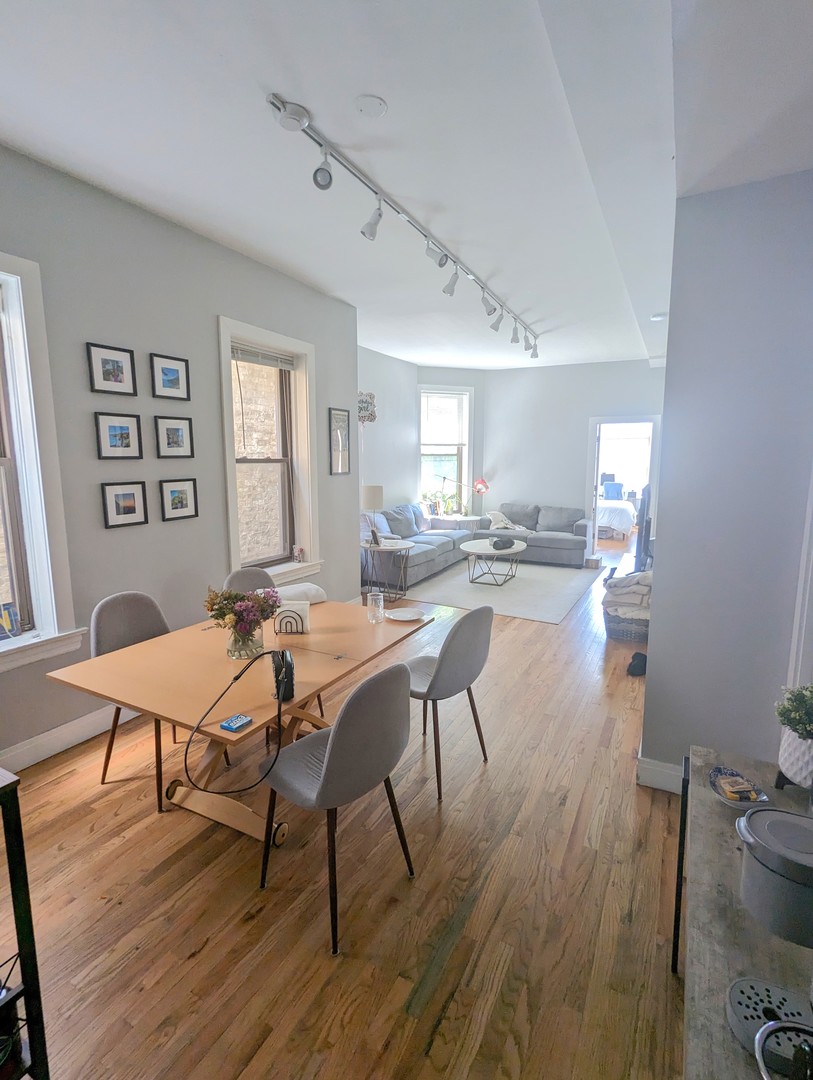 2425 N Geneva Terrace