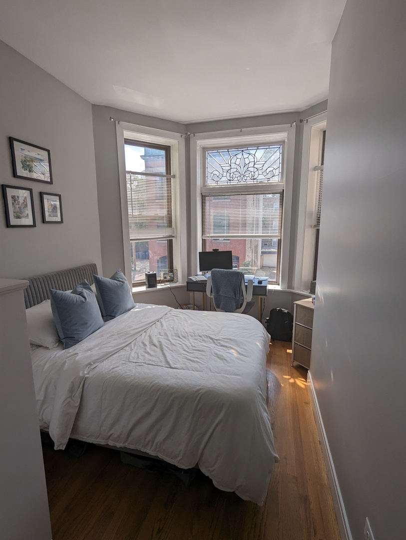 2425 N Geneva Terrace