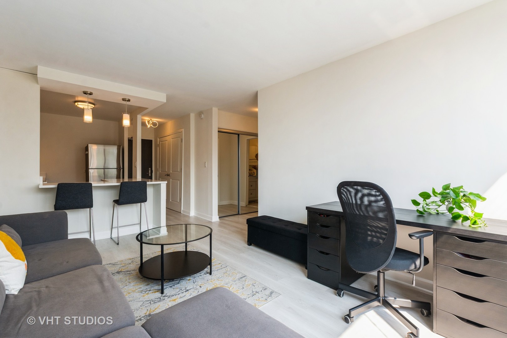 3930 N Pine Grove Avenue 506