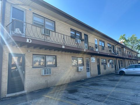 16 King Arthur Court 16 Northlake IL 60164