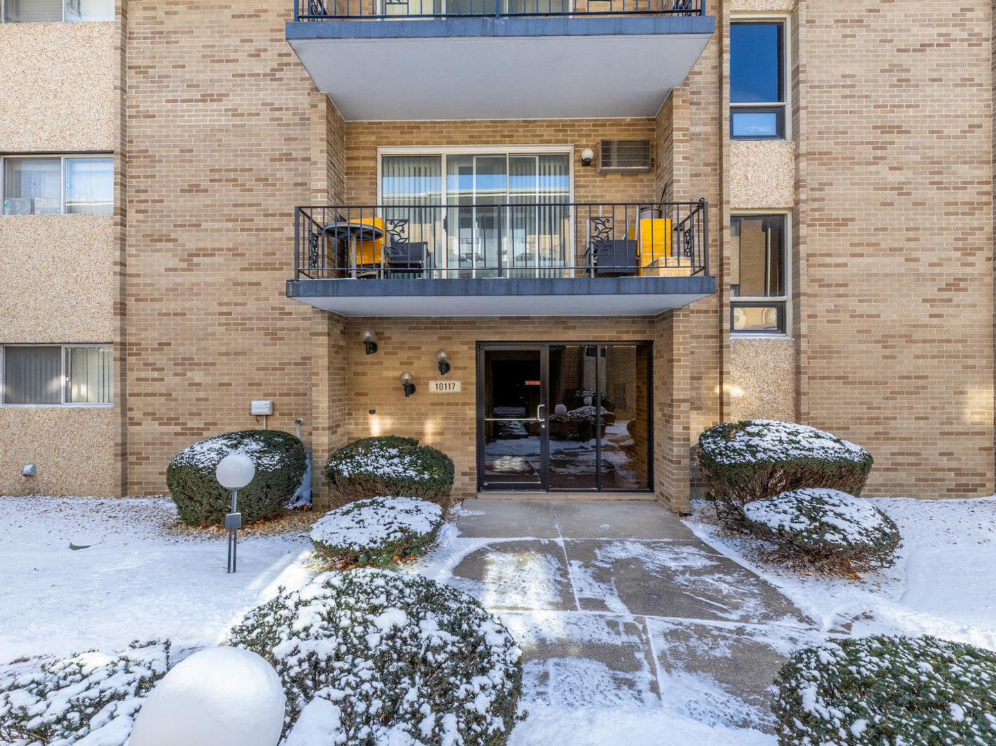 Photo 1 of 22 — 10117 S Cicero Avenue 206, Oak Lawn, IL 60453