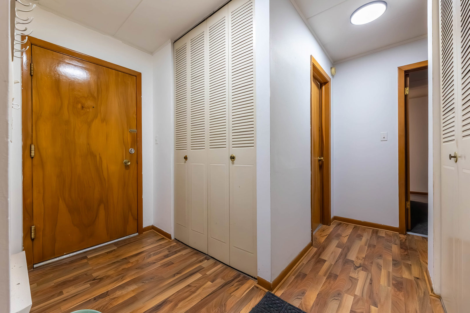 10117 S Cicero Avenue 206