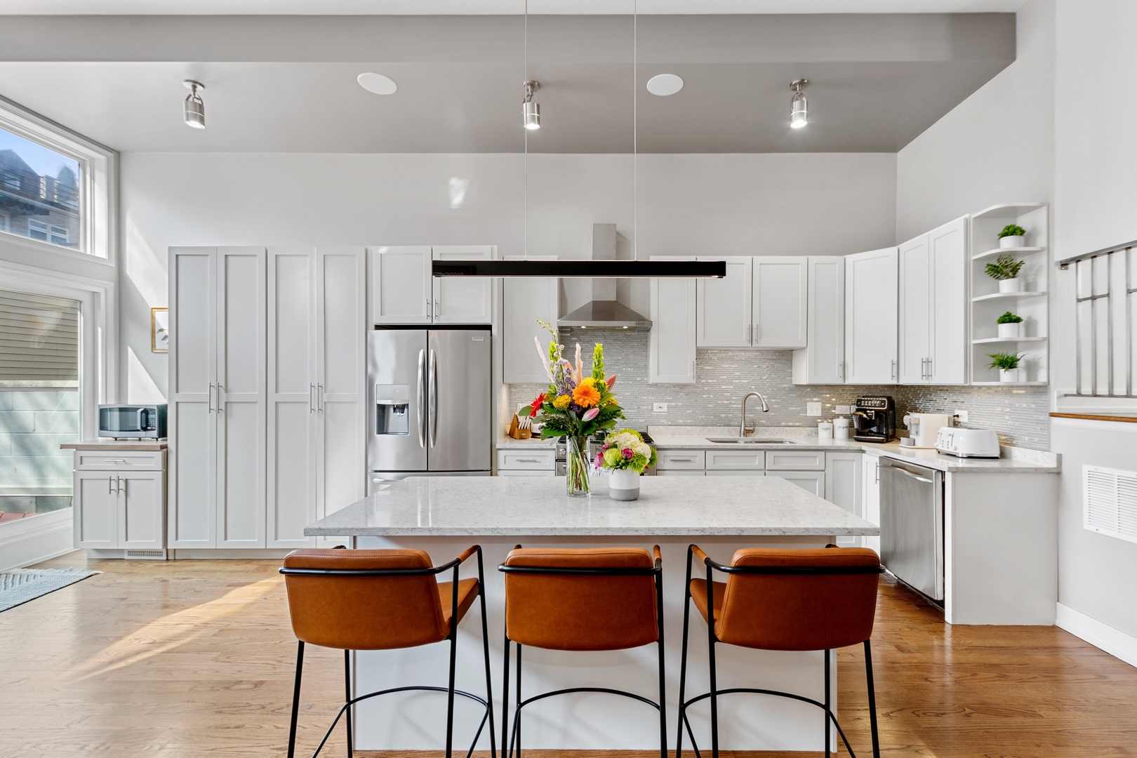 1527 W Pearson Street