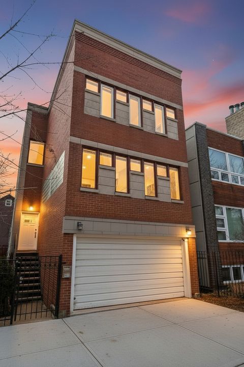 1527 W Pearson Street Chicago IL 60642