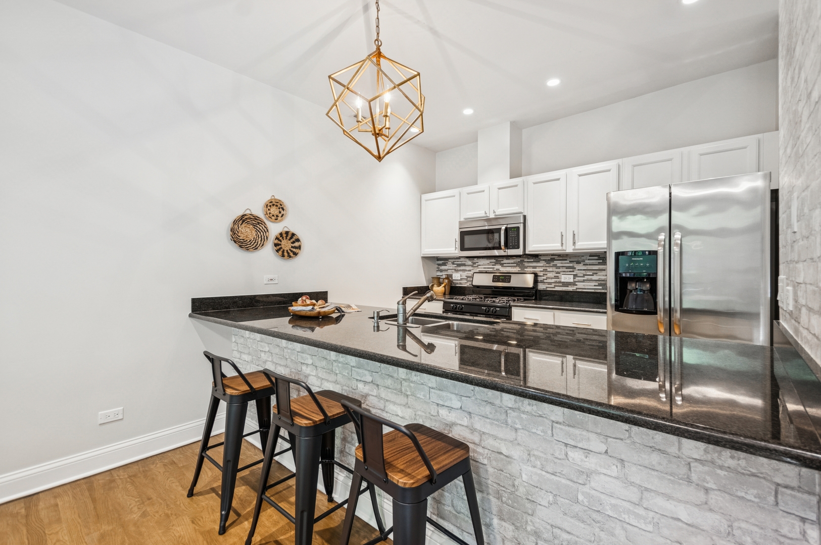 23 N Racine Avenue 405