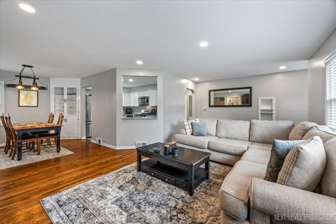 Tiny photo for 129 Weaver Drive, Cary, IL 60013 (MLS # 12478493)