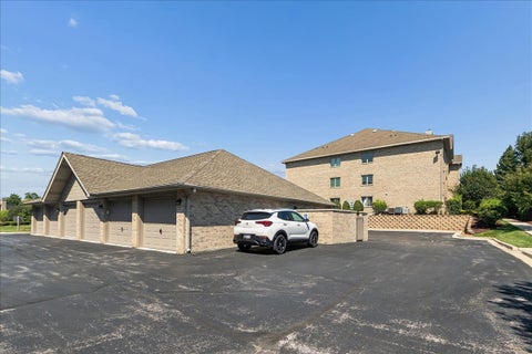 Tiny photo for 14011 Norwich Lane #304, Orland Park, IL 60467 (MLS # 12740424)