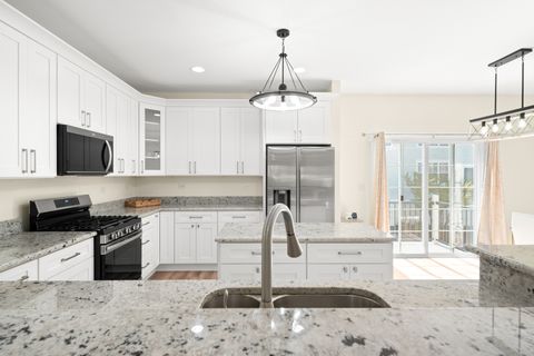 Tiny photo for 563 Grosvenor Lane, Aurora, IL 60504 (MLS # 12485788)