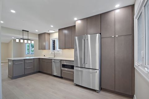 Tiny photo for 956 S Cedar Avenue S, Elmhurst, IL 60126 (MLS # 12481237)