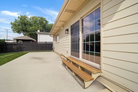 Tiny photo for 956 S Cedar Avenue S, Elmhurst, IL 60126 (MLS # 12481237)