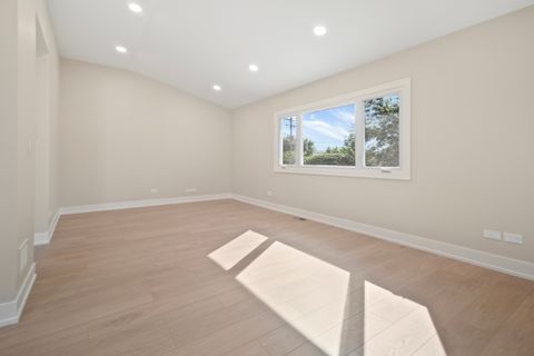 Tiny photo for 956 S Cedar Avenue S, Elmhurst, IL 60126 (MLS # 12481237)