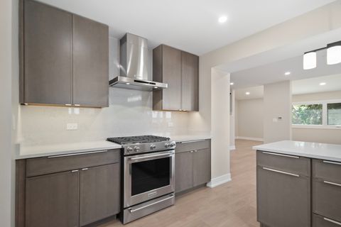 Tiny photo for 956 S Cedar Avenue S, Elmhurst, IL 60126 (MLS # 12481237)