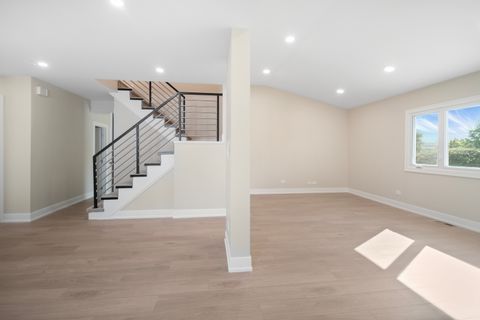Tiny photo for 956 S Cedar Avenue S, Elmhurst, IL 60126 (MLS # 12481237)