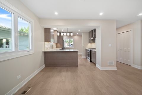 Tiny photo for 956 S Cedar Avenue S, Elmhurst, IL 60126 (MLS # 12481237)