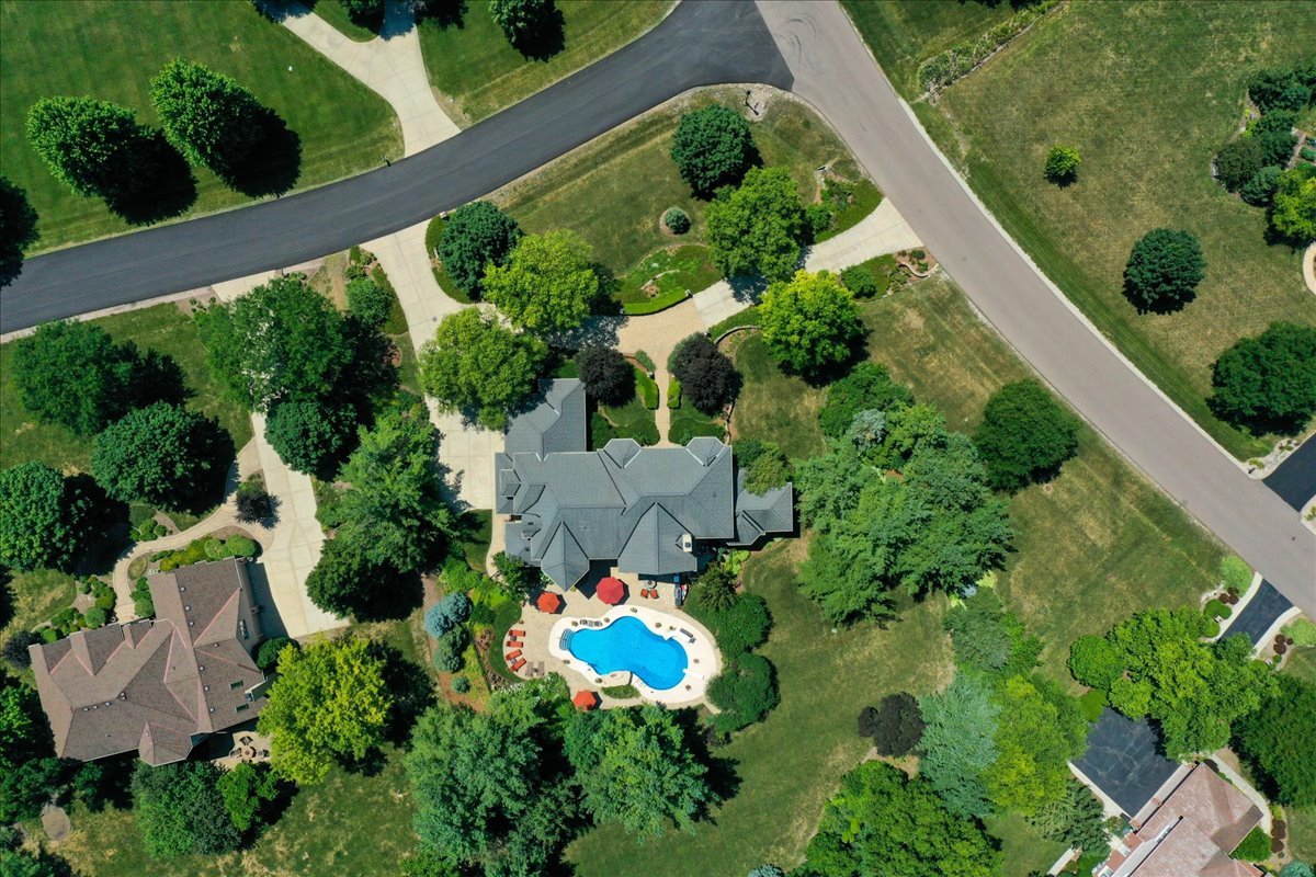 7N235 Windsor Drive