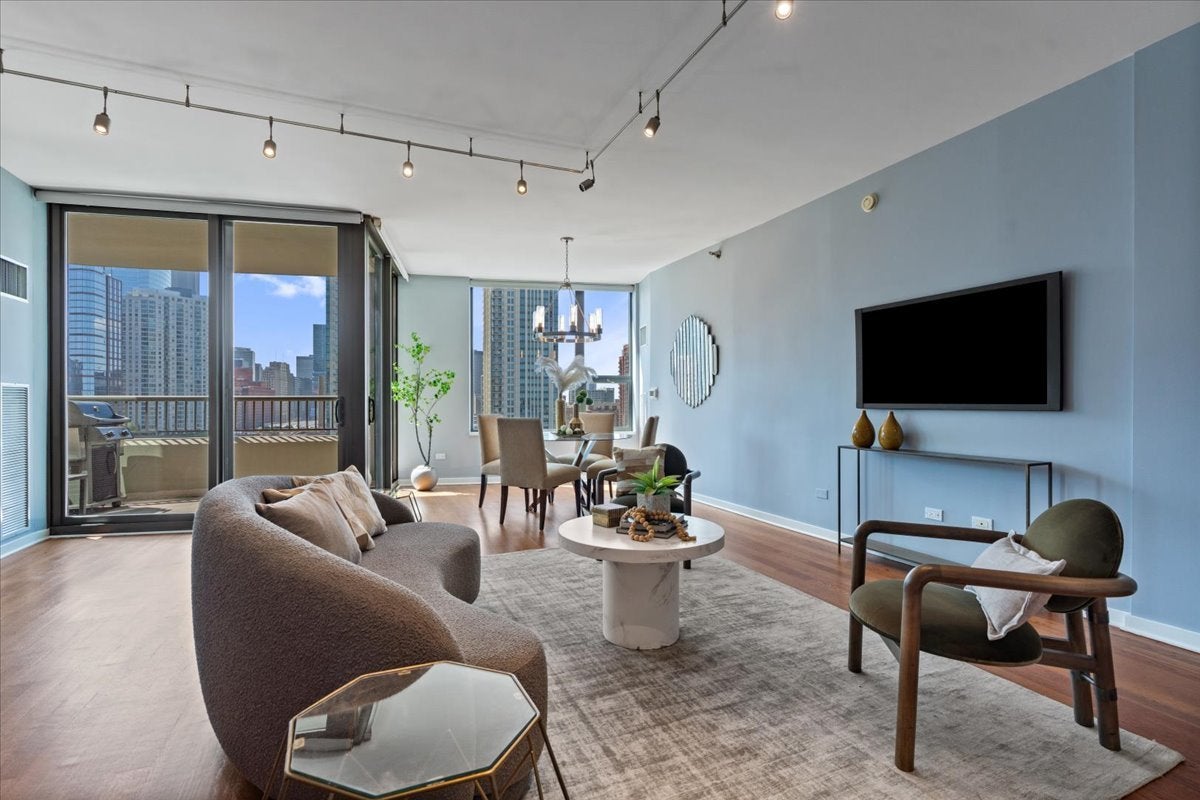 501 N Clinton Street 1304