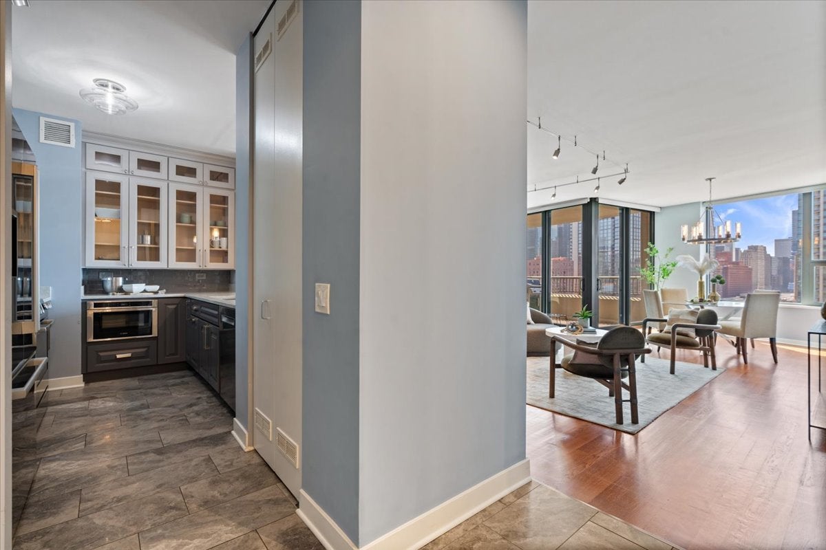 501 N Clinton Street 1304