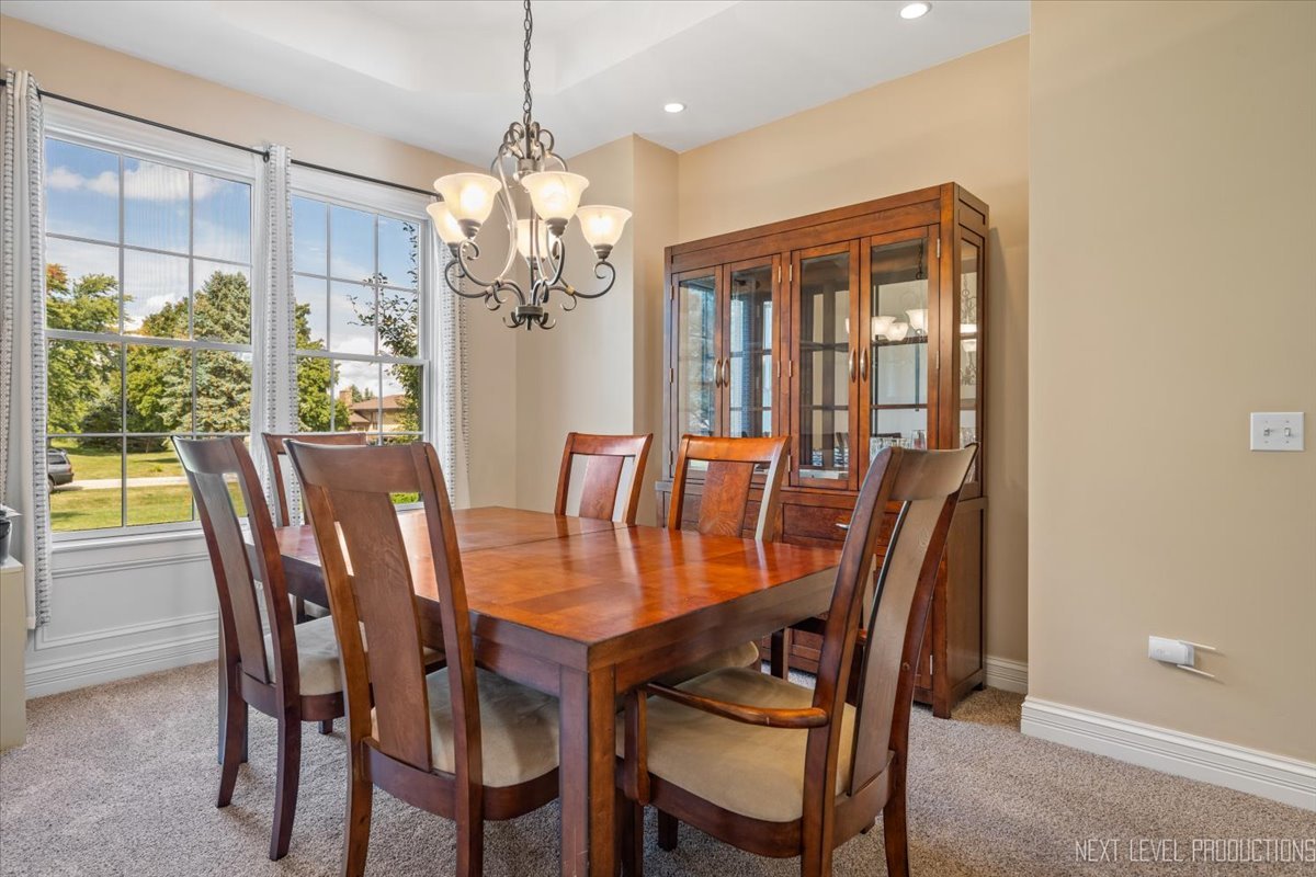 42W565 Hummingbird Street