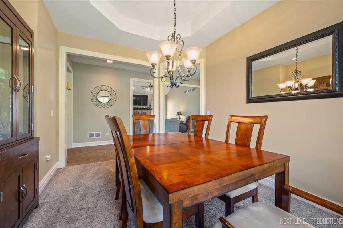 42W565 Hummingbird Street