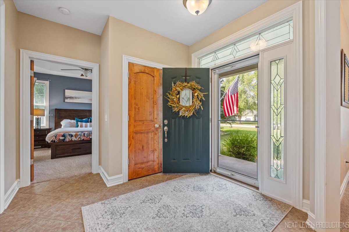 42W565 Hummingbird Street