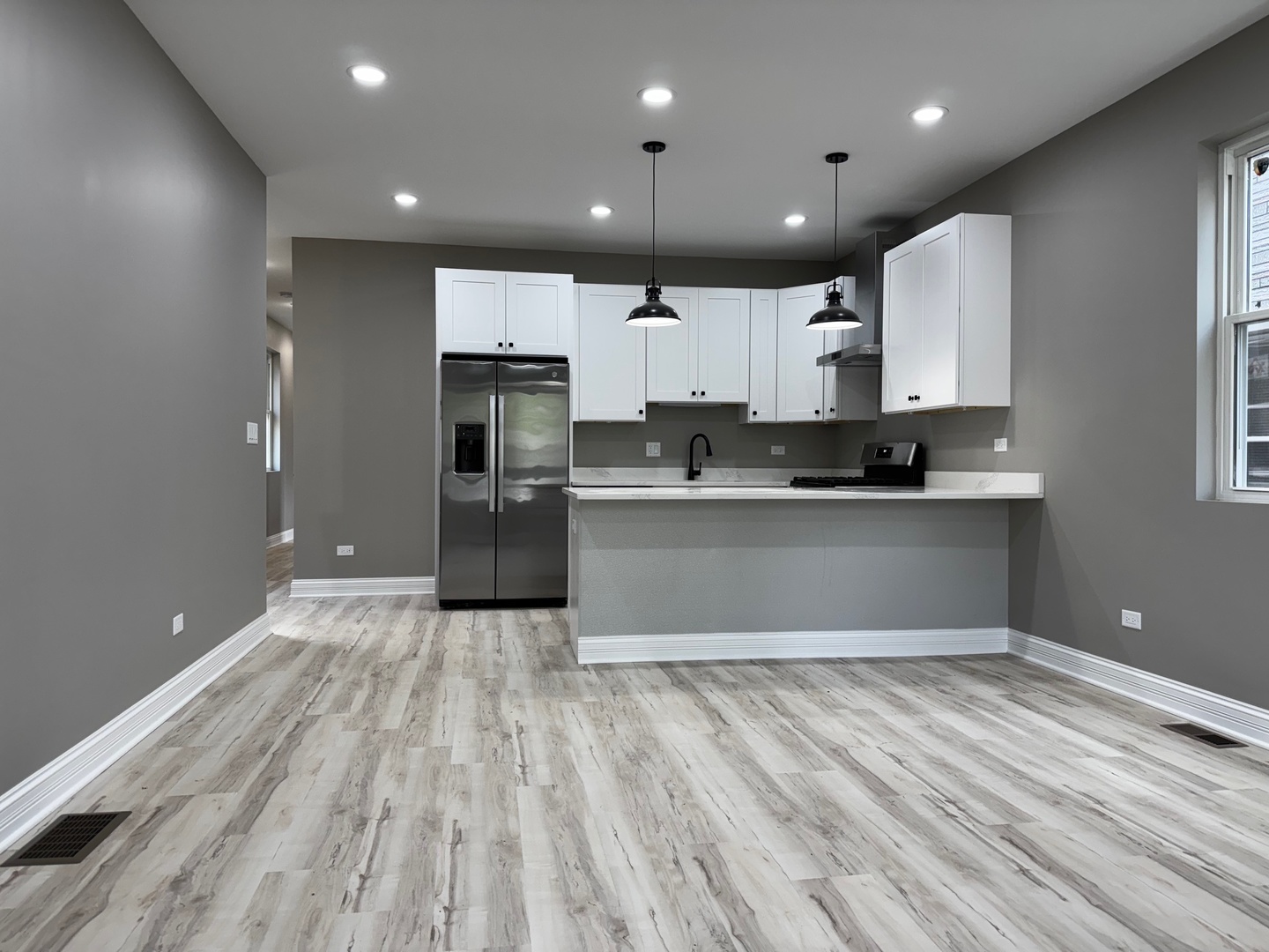 5027 S Indiana Avenue