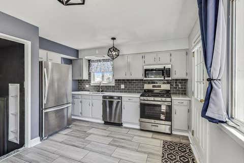 Tiny photo for 509 N Willow Road, Elmhurst, IL 60126 (MLS # 12738066)